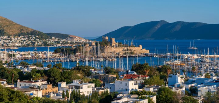A breathtaking view of Bodrum Castle overlooking the marina and cityscape in Türkiye.